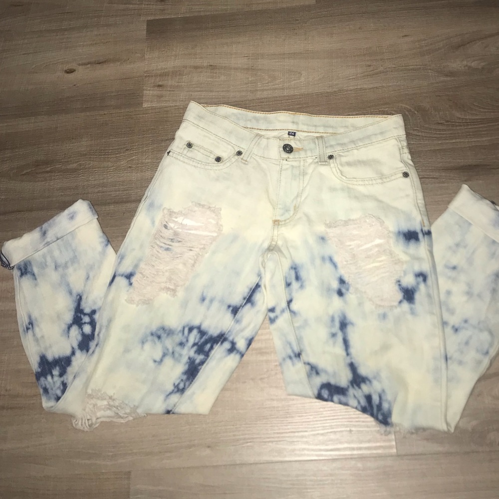 LF Carmar Acid Wash Cropped Jeans